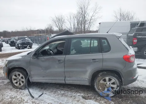 2010 Volkswagen Tiguan S из США, поврежденный, VIN WVGAV7AX9AW520928